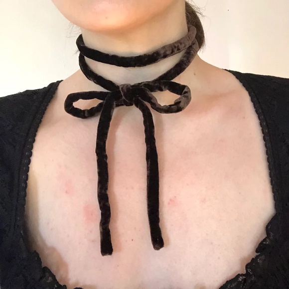 Dark Brown Velvet Bow Choker - Picture 2 of 3